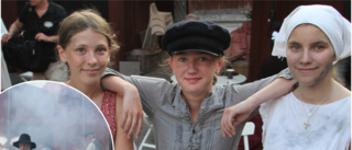 Nu brinner staden igen – Tuva Hedblom, 12, pendlar till lågorna: "Har skådespelardrömmar"