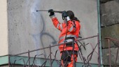 Klottervåg i Motala – simhall, skolor och förskolor vandaliserade: "Väldigt, väldigt mycket"
