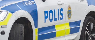 Tonåring greps av polis på skola i Enköping