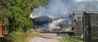 Fullt utvecklad brand i garage