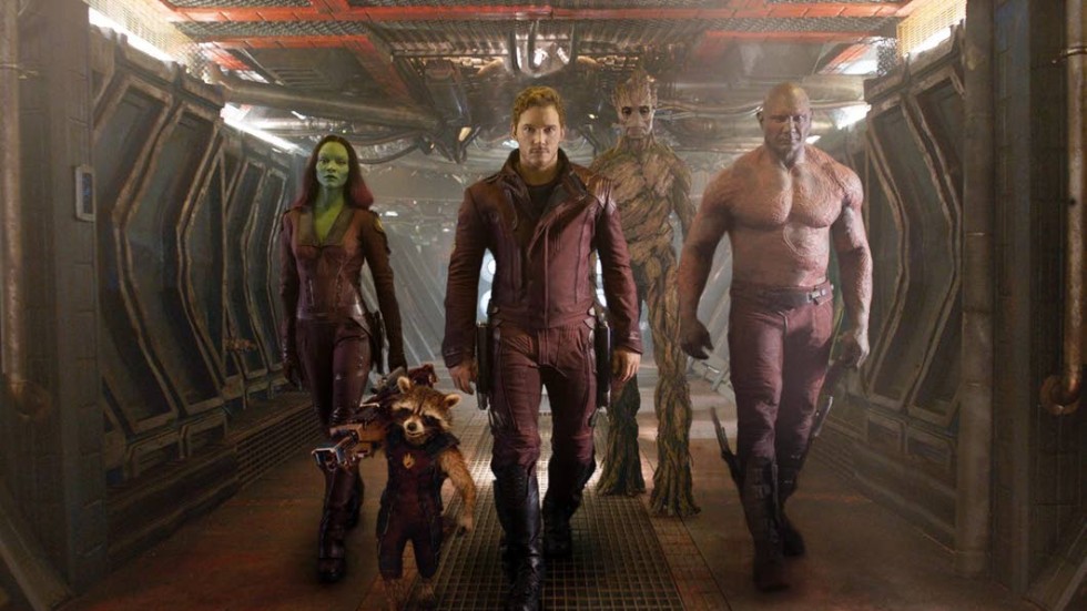 Udda gäng. Zoe Saldana, tvättbjörnen Rocket (Bradley Cooper), Chris Pratt, Groot (Vin Diesel) och Dave Bautista i "Guardians of the galaxy".