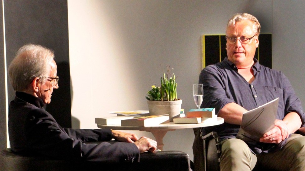 Succéförfattarens tuffa start "Då gick jag från hjälte till pajas ganska snabbt"