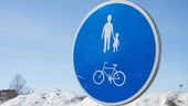 Håll till vänster när du går på gång- och cykelväg