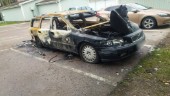 Utbränd bil stod vid lekpark i nio dagar