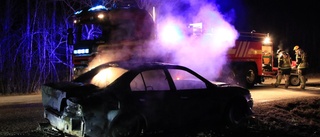Personbil förstördes i brand  