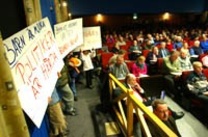 Hårda protester mot besparingar i Heby