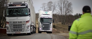 Lastbilskaos på den trånga vägen – kilometerlånga köer och stopp i flera timmar