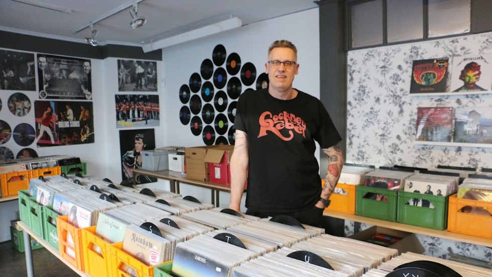 I fem år har Niclas Torstensson drivit butiken Dackes Vinyl i Virserum och på den tiden har han hunnit bli något av en institution bland skivnördarna i Södra Sverige, som gärna åker långa vägar för att få bläddra i skivbackarna.