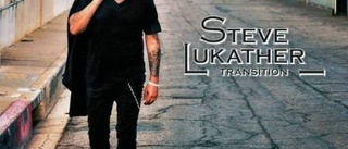 Lukather blandar melodi med tyngd