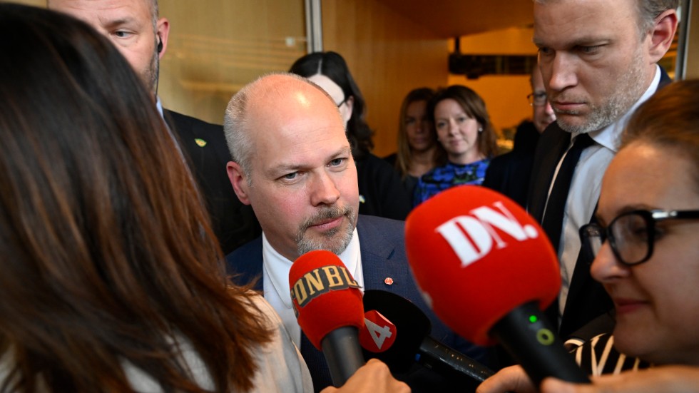 Moderaterna, Kristdemokraterna, Liberalerna och Sverigedemokraterna hade behövt 175 röster för att tvinga bort justitie- och inrikesminister Morgan Johansson (S). De fick ihop 174.