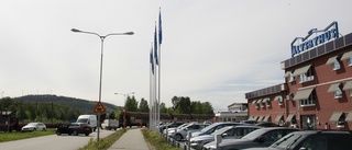 Lastbil krockade med tåget vid Älvsbyhus – stoppade trafiken i timmar