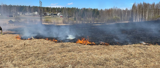 Stor risk för gräsbrand längs kusten: ”Viktigt att man är försiktig ute i terrängen”