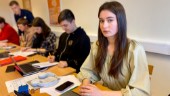 Maria, 17, flydde från kriget – nu läser hon svenska på Duveholmsgymnasiet: "Jag var den första ukrainska eleven här"