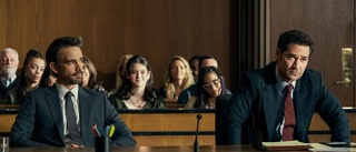 Populära Netflixserien "The Lincoln Lawyer" är klassiskt rättegångsdrama: "Underhållande och väldigt mysigt"