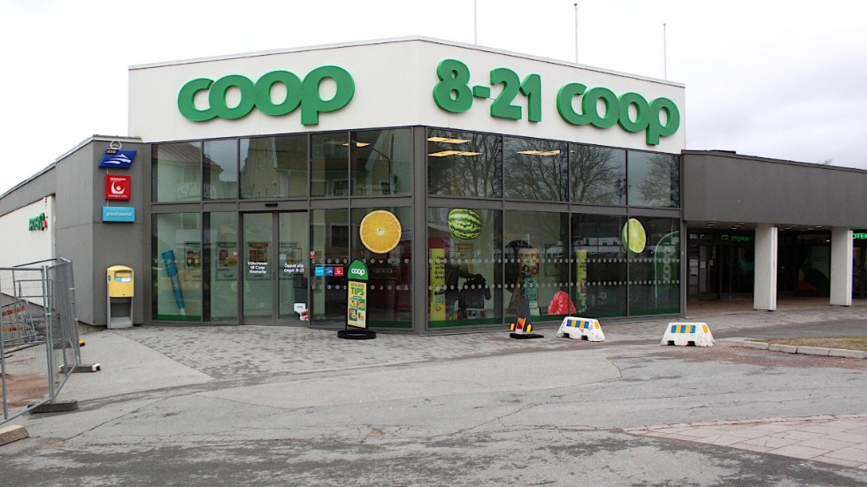 Nedläggningen av stora Coop-butiken i Vimmerby påverkar många Vimmerbybor negativt, poängterar insändarskribenten, som menar att ledningen kunde ha gjort mera för att förbättra lönsamheten.
