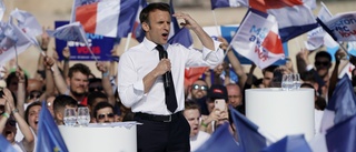 Macron lyfter fram klimatet i flört med unga