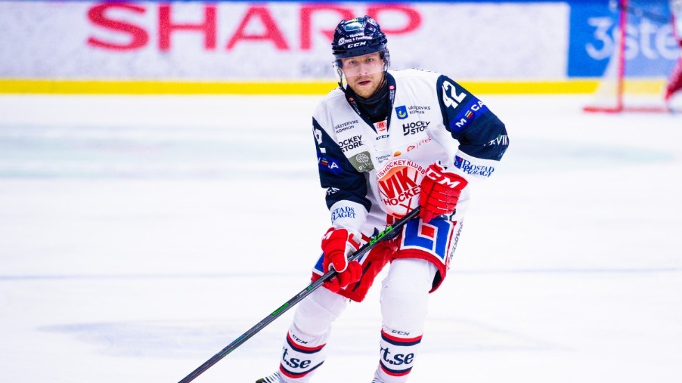 VIK:s Oskar Drugge spelade i SHL med Timrå tidigare och ska nu försöka stoppa laget från Medelpad från att återvända dit.