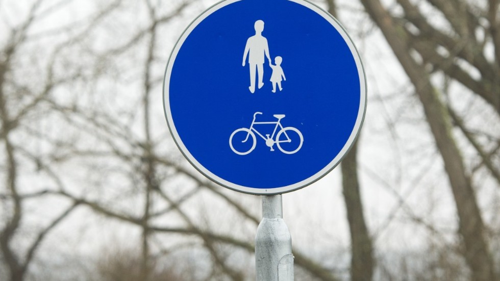 Kommunen är mer intresserad av att bygga nytt och slå sig för bröstet som ”cykelstaden” än att barnsäkra befintliga vägar, menar insändarskribenten.