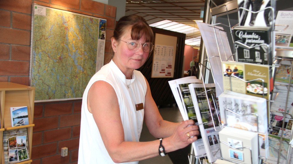 Ann-Louise Södersten, turismansvarig i Kinda kommun, öppnar nu upp den nya turistbyrån för sommaren.