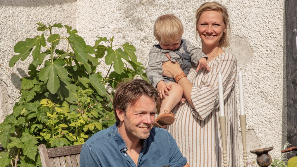 Emma Ahlström och Martin Hultman lever på sin Prima gård med hela familjen. 