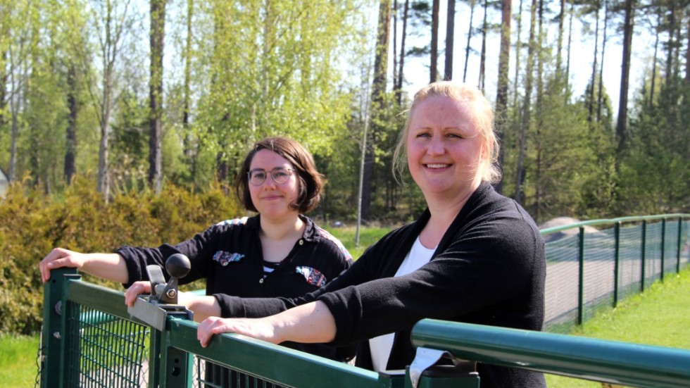 Förskoleläraren Jelke Mollet och barnskötaren Erika Hultgren berättar om den arbetssituation som, under coronapandemin, har varit på Björklidens förskola i Rimforsa.
