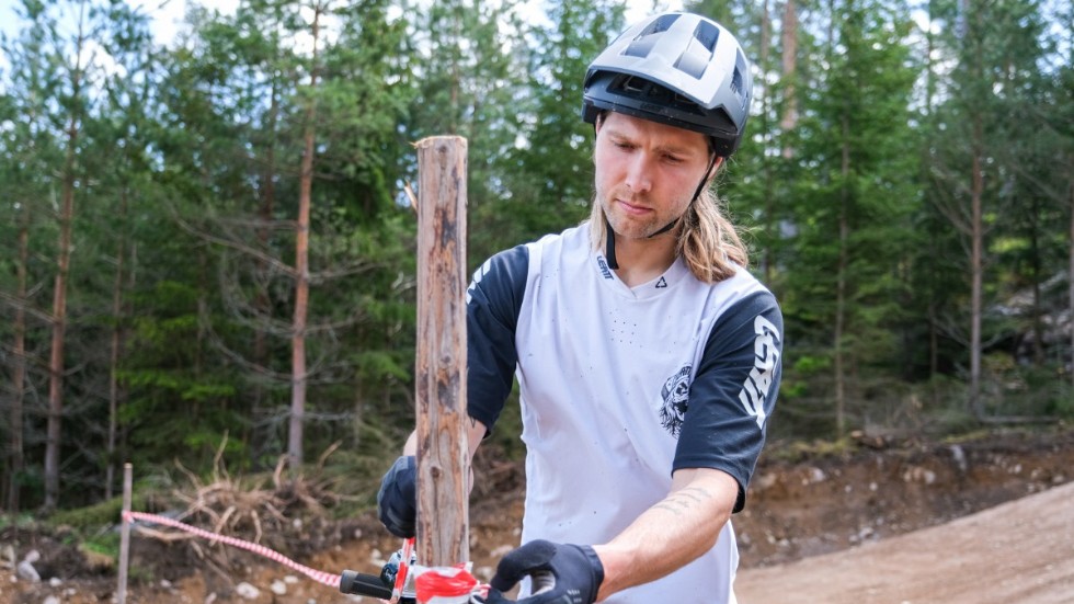 Den 3 juli slår Oscar Härnström upp portarna till sin nya Kisa MTB Park i Tolvmannabacken. "Sjukt spännande", säger han.
