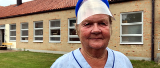 Pensionär i vården: "En del blir så glada så de gråter"