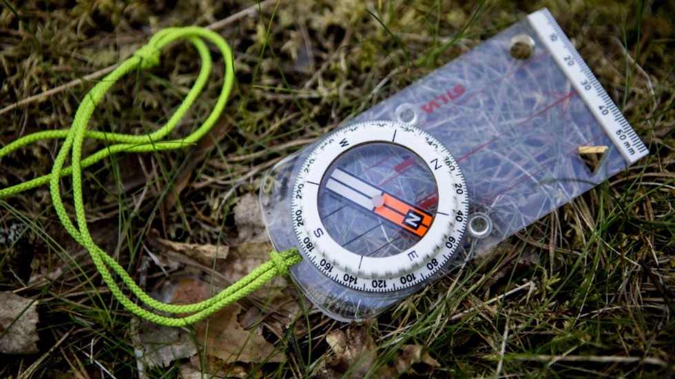 Riktig kompass, som visar rätt, mot magnetiska nordpolen. Till skillnad från "valkompasser", där missvisningen brukar bli både stor och försåtlig.      