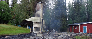 Fritidshus gick inte att rädda - brann ner till grunden