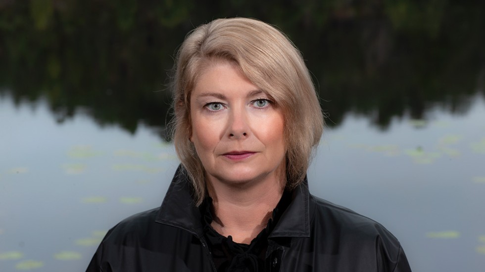 Ulrika Kärnborg är författare, dramatiker, debattör och kritiker. Hon romandebuterade 2008 med "Myrrha". Senast gav hon 2016 ut den hyllade romanen "Saturnus tecken".