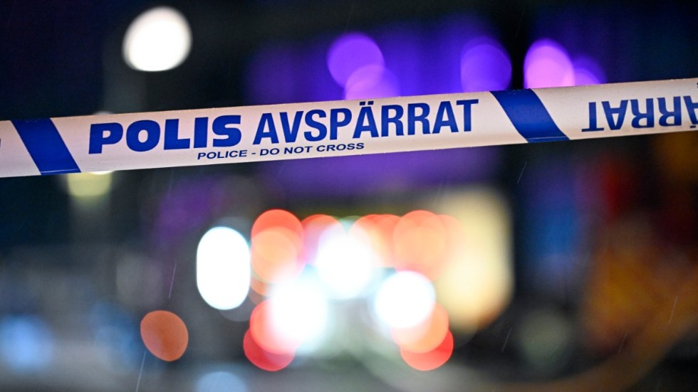Polisen har spärrat av flera platser i ett bostadsområde i Sundsvall. Arkivbild.