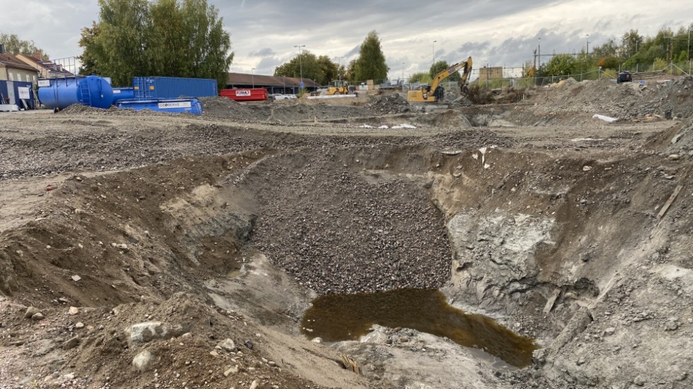 Arbetet med saneringen av mark inför byggandet av nya resecentrum i Nyköping har pågått en tid. Arkivfoto