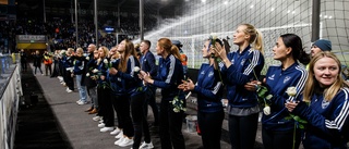 Se när IFK-damerna hyllas innan avspark i stormötet