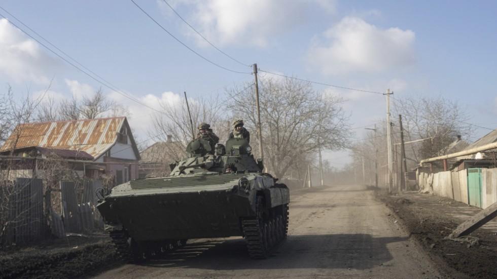 Ett ukrainskt pansarfordon i närheten av fronten i Bachmut. Bilden togs i lördags.