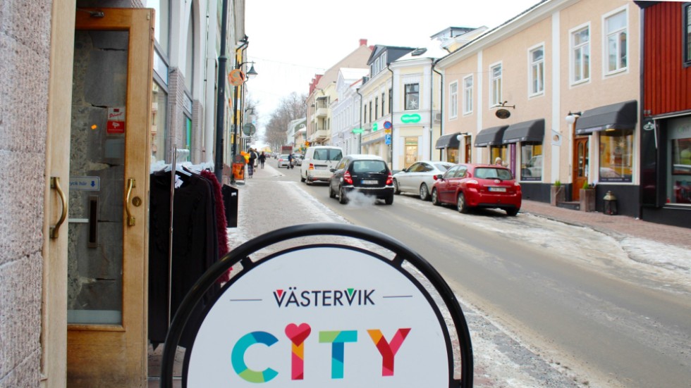 Skribenten tror att folk kommer att hitta till centrum även om det försvinner parkeringsplatser på Storgatan.