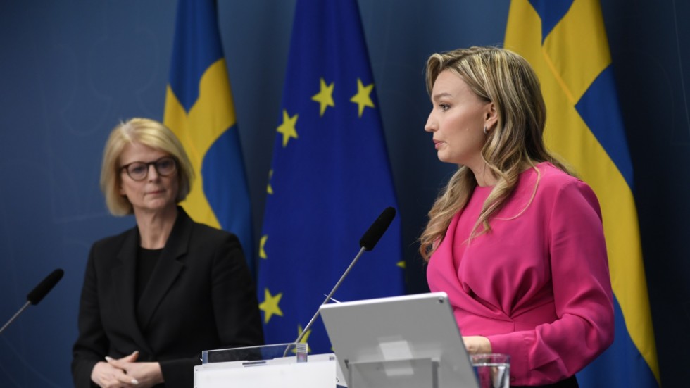 Finansminister Elisabeth Svantesson (M) och energi- och näringsminister Ebba Busch (KD) under en pressträff om åtgärder för att stötta företag.