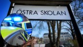 Gruppslagsmål på skolgård – 20-tal ungdomar inblandade ✓Få vill prata med polisen: "Ett rörigt ärende"