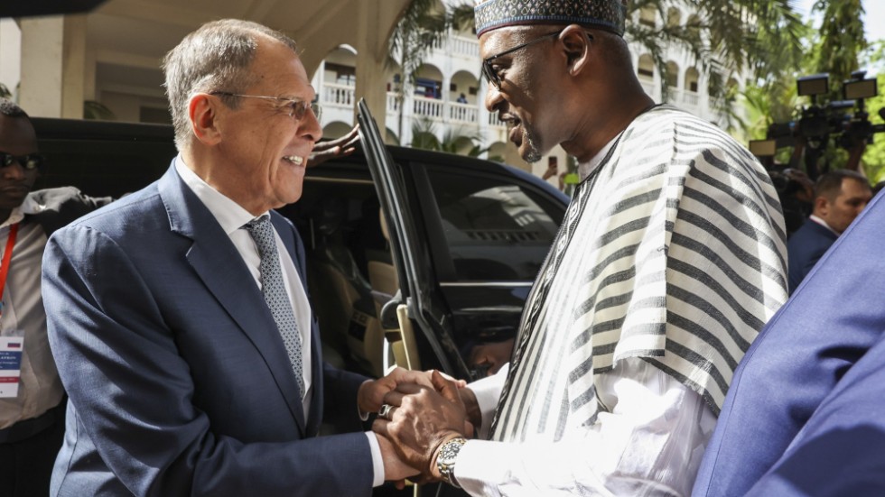 Rysslands utrikesminister Sergej Lavrov och Malis utrikesminister Abdoulaye Diop i Malis huvudstad Bamako.