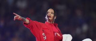 Rihanna uppträder på Oscarsgalan