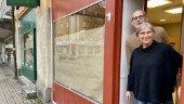 Snart öppnar paret sin delikatessbutik vid Stortorget: "Man ska följa sin dröm" ✓Pytteliten lokal ✓Rejält ostutbud