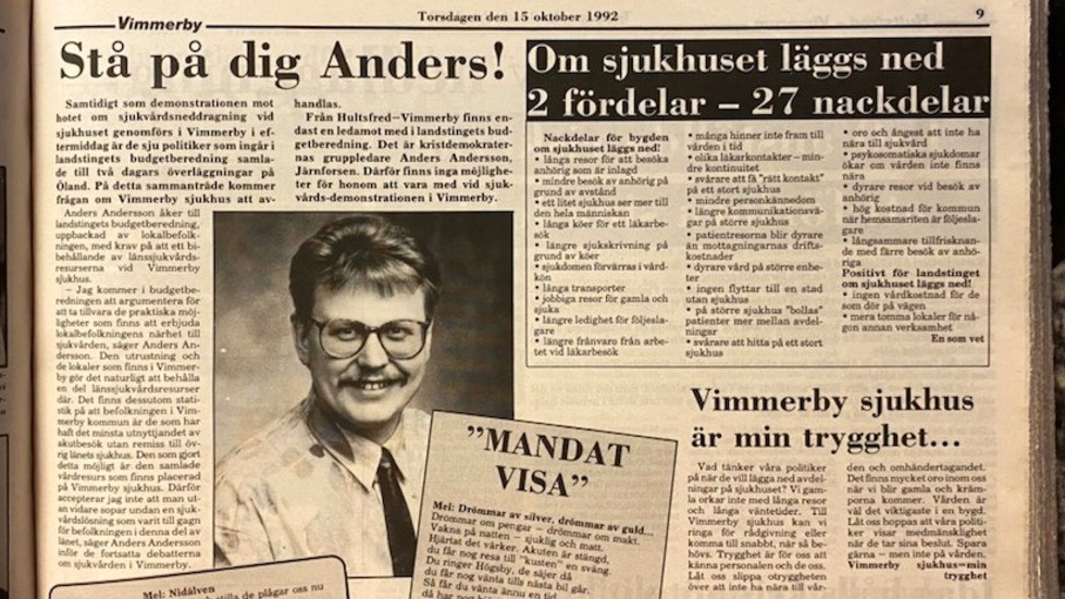 Vimmerby Tidning den 15 oktober 1992. Samma dag som 2 000 demonstrerade mot nedläggningen av sjukhuset i Vimmerby, satt sju ledande landstingspolitiker i budgetberedning på Halltorp Gästgiveri på Öland. Anders Andersson (KD) var en av dom.