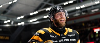 Efter målvaktens återbud – AIK-backen in i Tre kronor • Ersätter Skelleftesonen