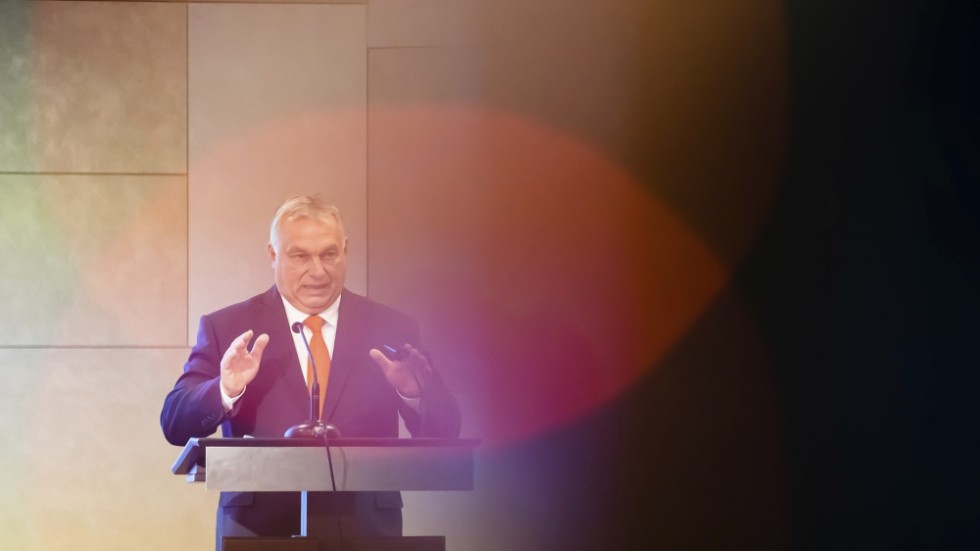 Även Ungern, under högerpopulisten Viktor Orbàn, fördröjer processen för Sveriges och FInlands medlemskap i Nato.
