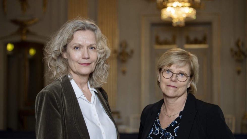 "Det viktigaste är att bidra till ett bra samtal kring den här tidens ödesfråga" säger Åsa Wikforss (till vänster) som tillsammans med Ingrid Carlberg leder Svenska Akademiens konferens om yttrandefrihet, "Thought and truth under pressure" 22 mars.