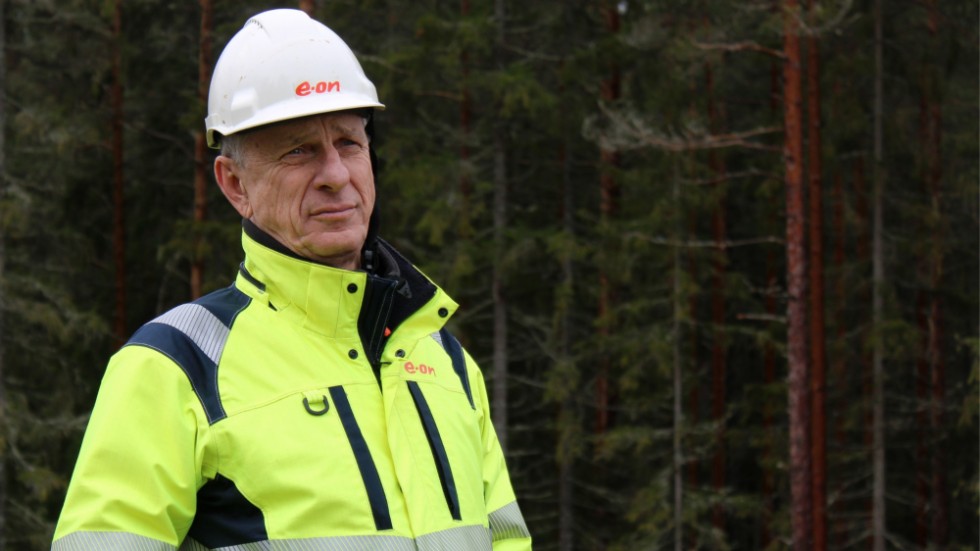 Björn Persson, regionchef på Eon, ger klartecken. I höst börjar  inveteringar på 47 miljoner för att förstärka elnätet i Hultsfreds kommun.