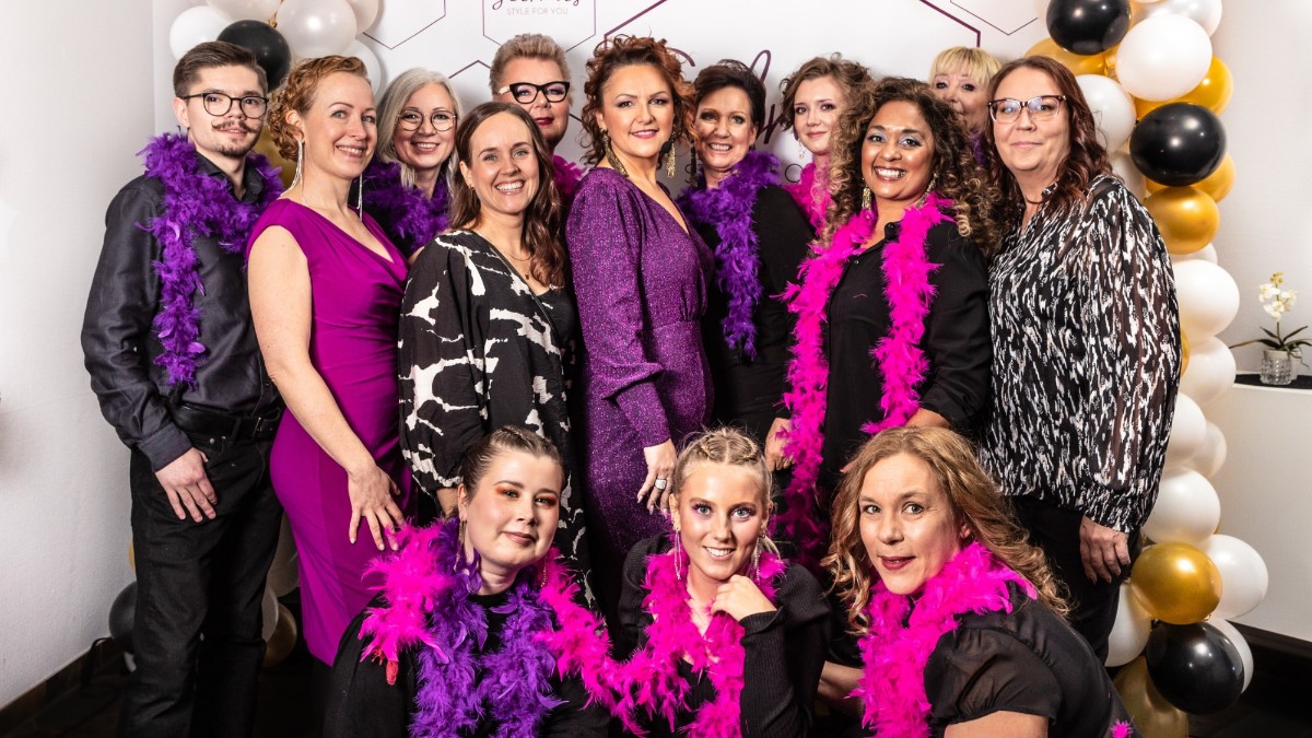 Modeshow med glitter och glamour till förmån för barn