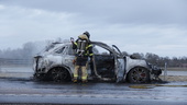 Bilen brann upp på E4 – polisen tog körkortet 