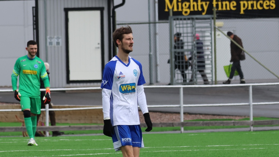 Niklas Gunnarsson gjorde två av målen när SVIF vände och vann mot Lojal.