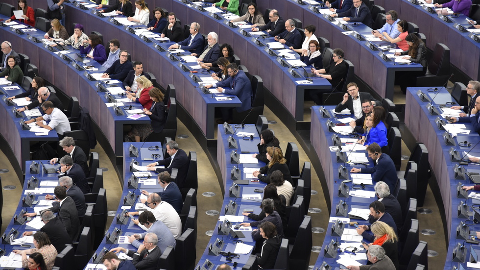 ”I Europaparlamentet är endast 39,8 procent av ledamöterna kvinnor, visserligen en förbättring sedan 1974, då motsvarande siffra var 15,9 procent.”