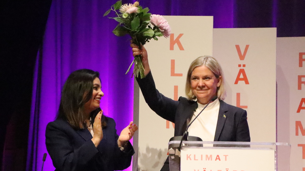 Vänsterpartiet ser sig gärna i en regering tillsammans med Socialdemokraterna. Partiledaren Magdalena Andersson (S) talade på Vänsterpartiets kongress och tackades av dess partiledare Nooshi Dagostar.